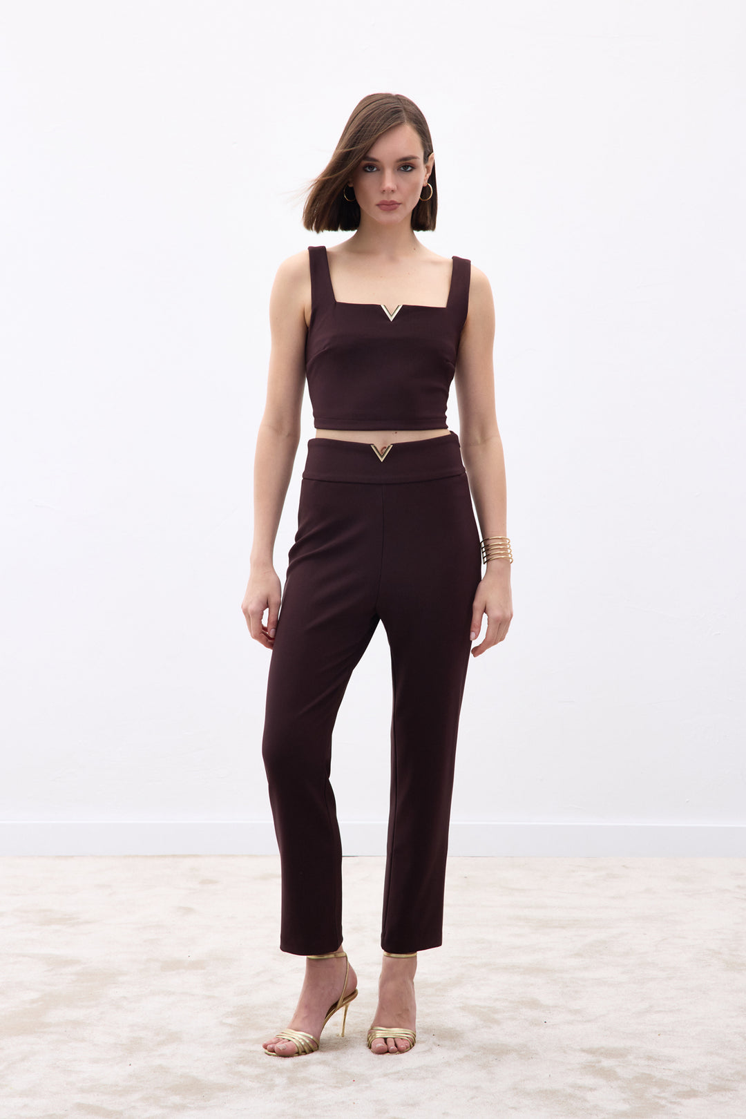 Sateen Blouse avec accessoire doré au col - Marron
