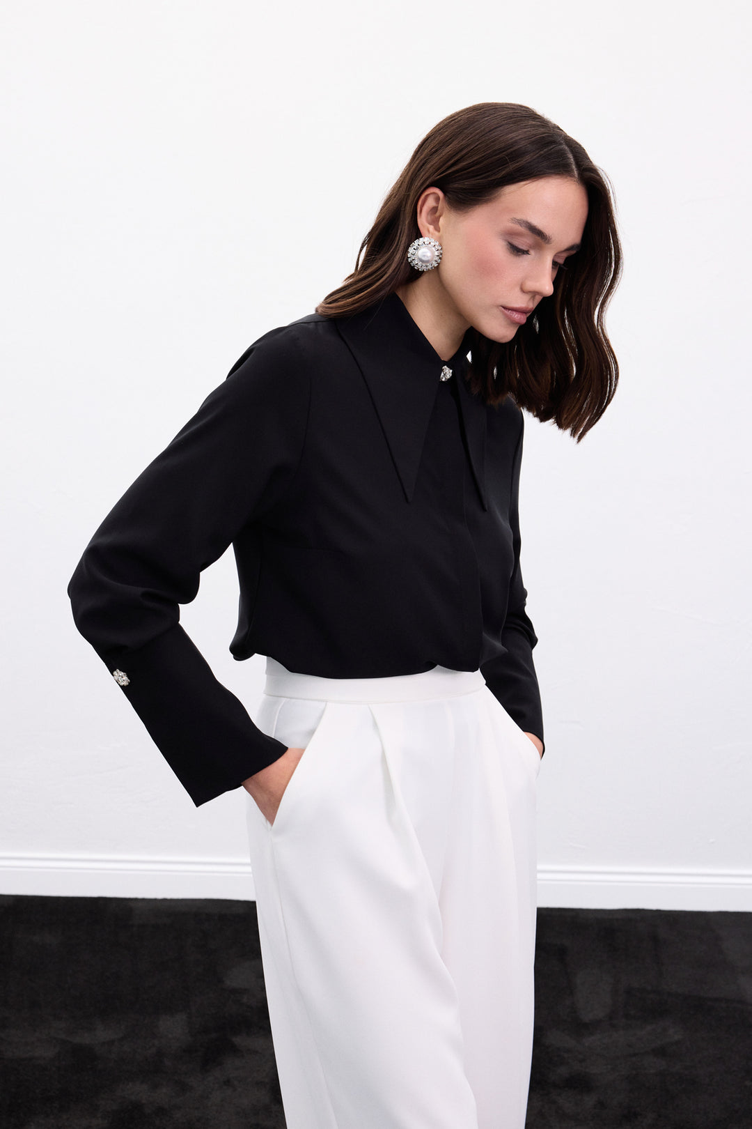 Sateen Chemise avec Accessoires au Col et aux Poignets - Noir