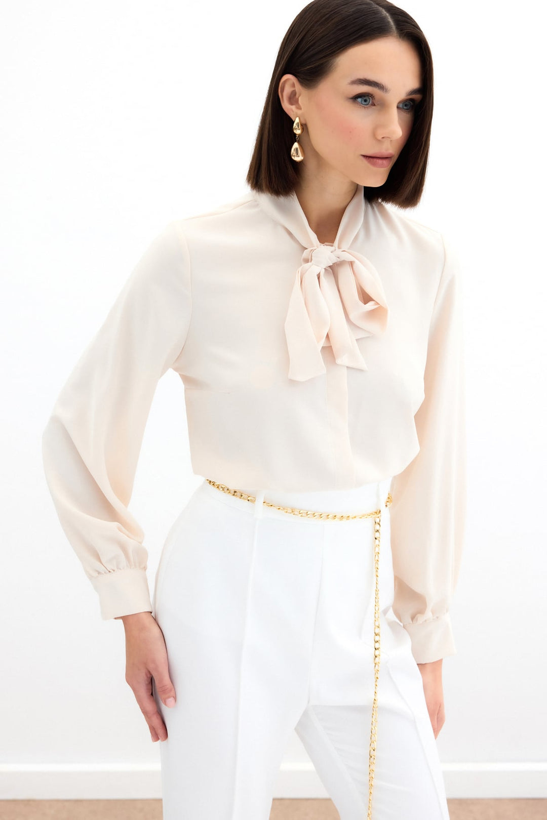 Sateen Chemise unie à col noué - Beige