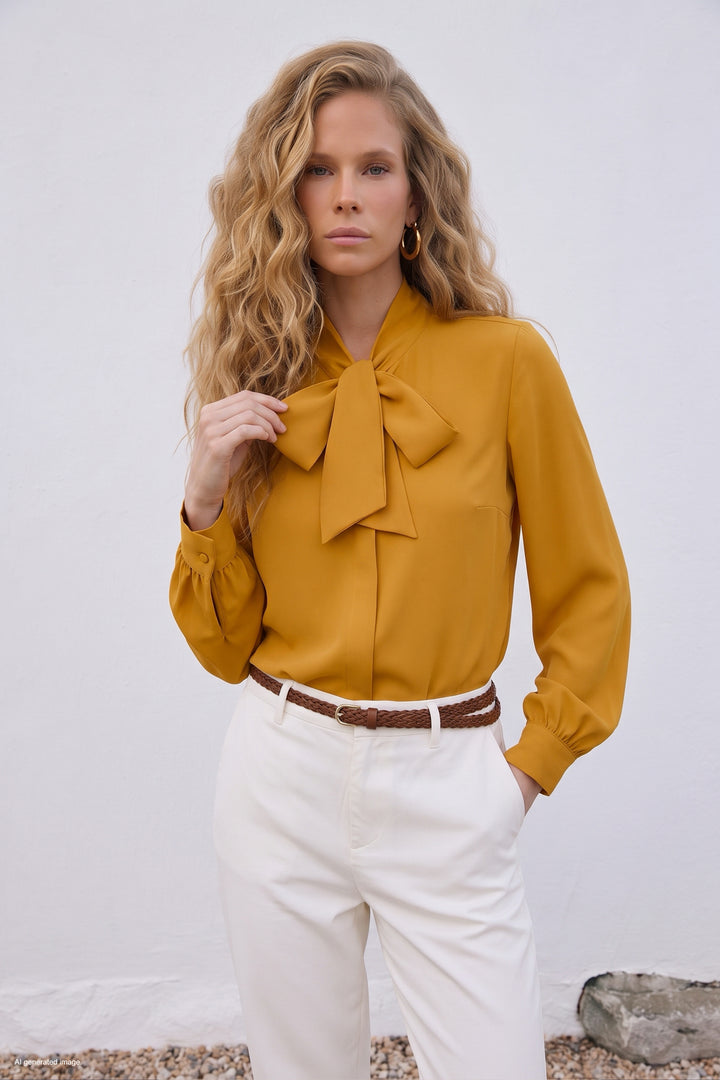 Sateen Chemise unie à col noué - Moutarde