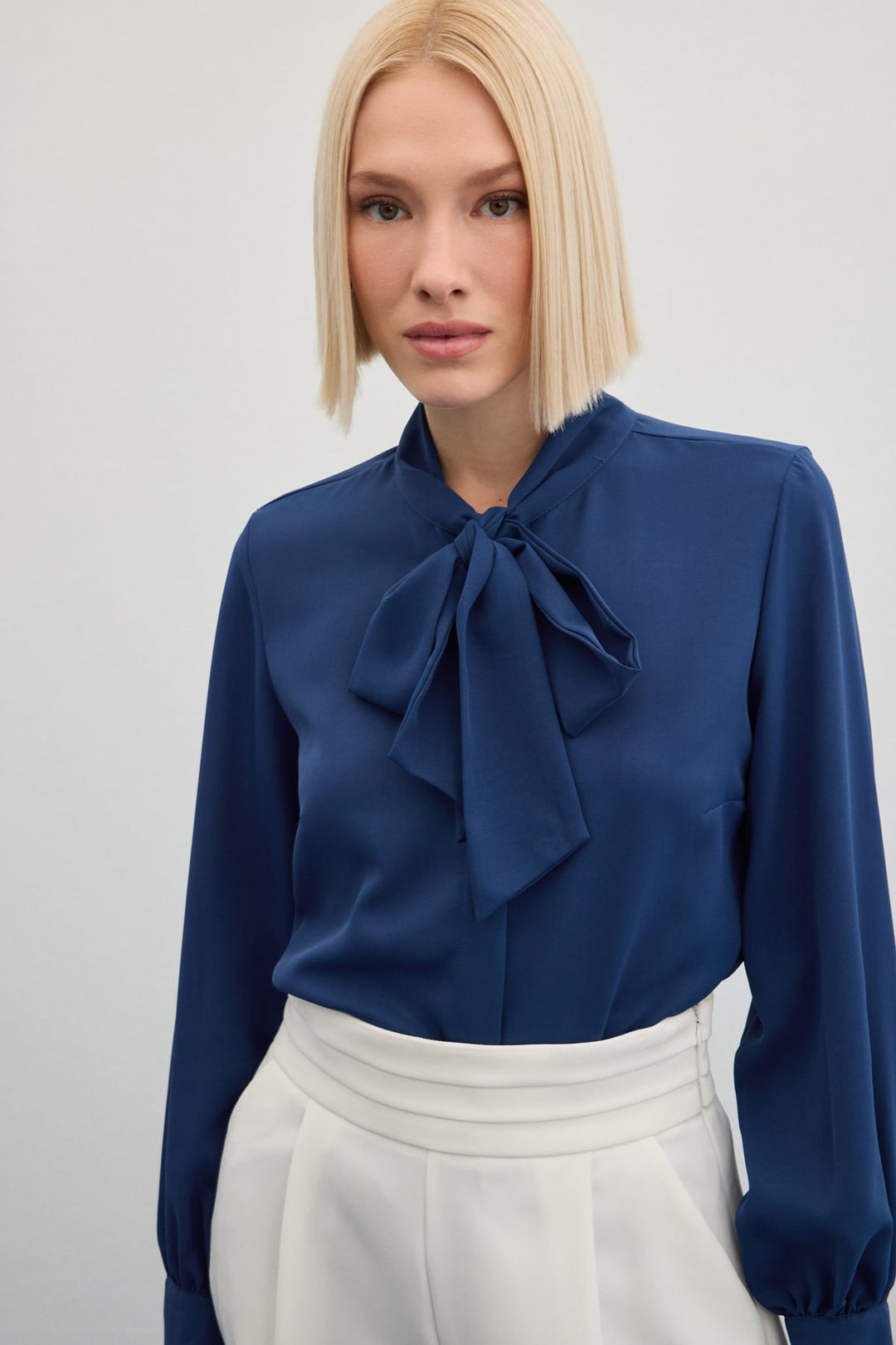 Sateen Chemise unie à col noué - Indigo