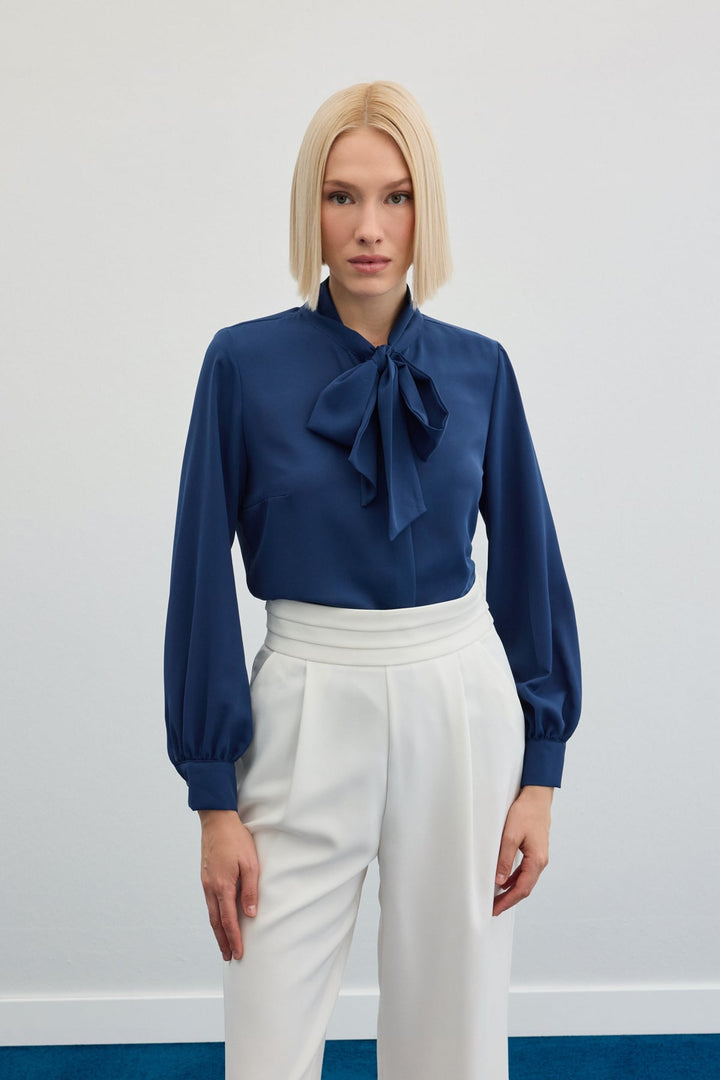 Sateen Chemise unie à col noué - Indigo