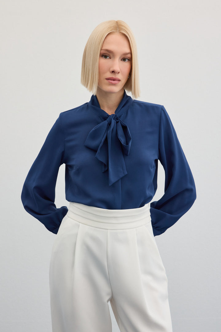 Sateen Chemise unie à col noué - Indigo