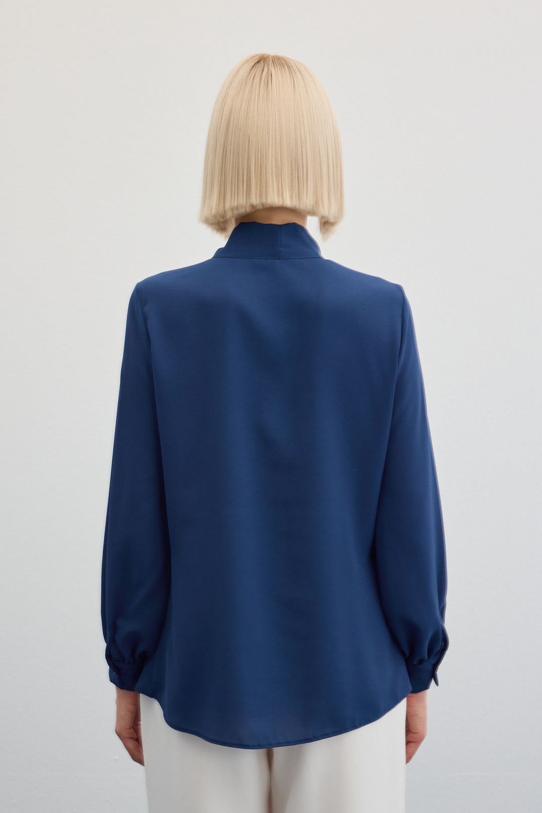 Sateen Chemise unie à col noué - Indigo
