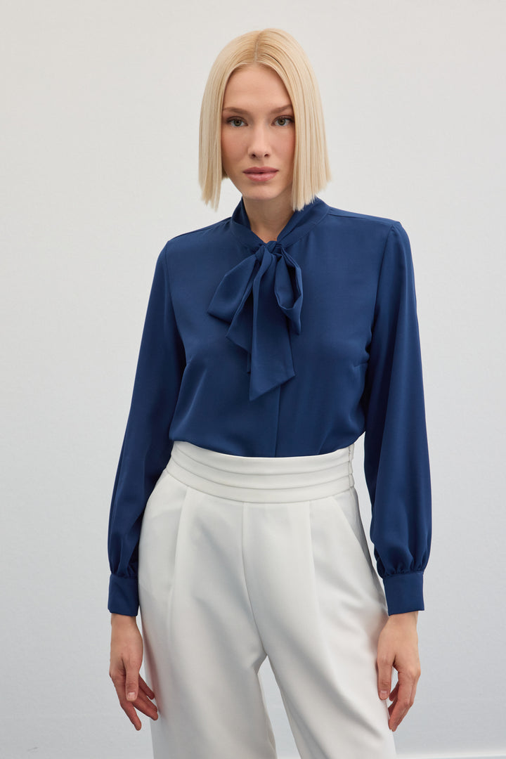 Sateen Chemise unie à col noué - Indigo