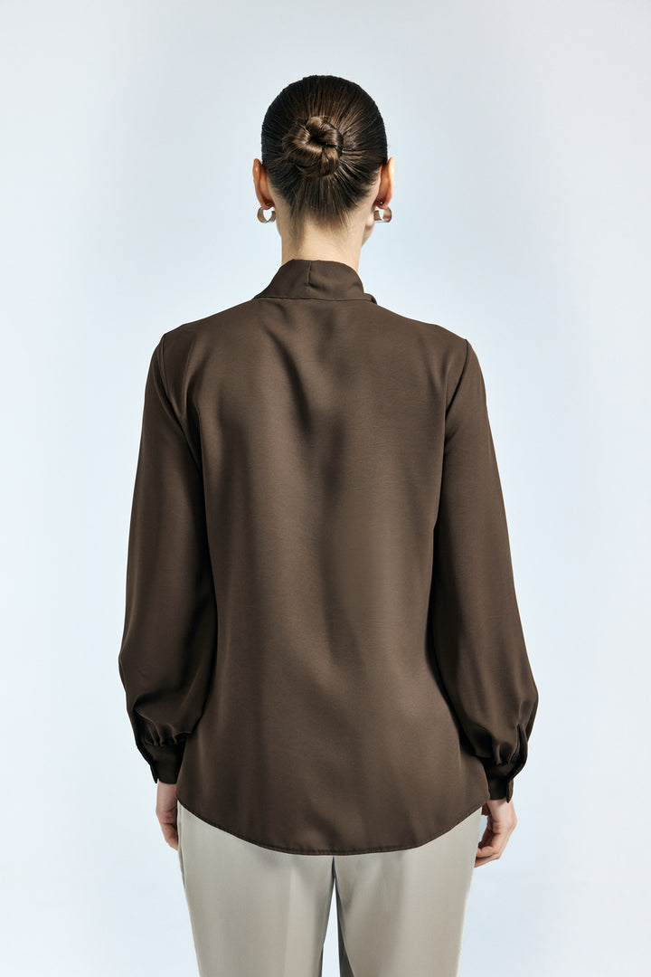 Sateen Chemise simple à col noué - Marron