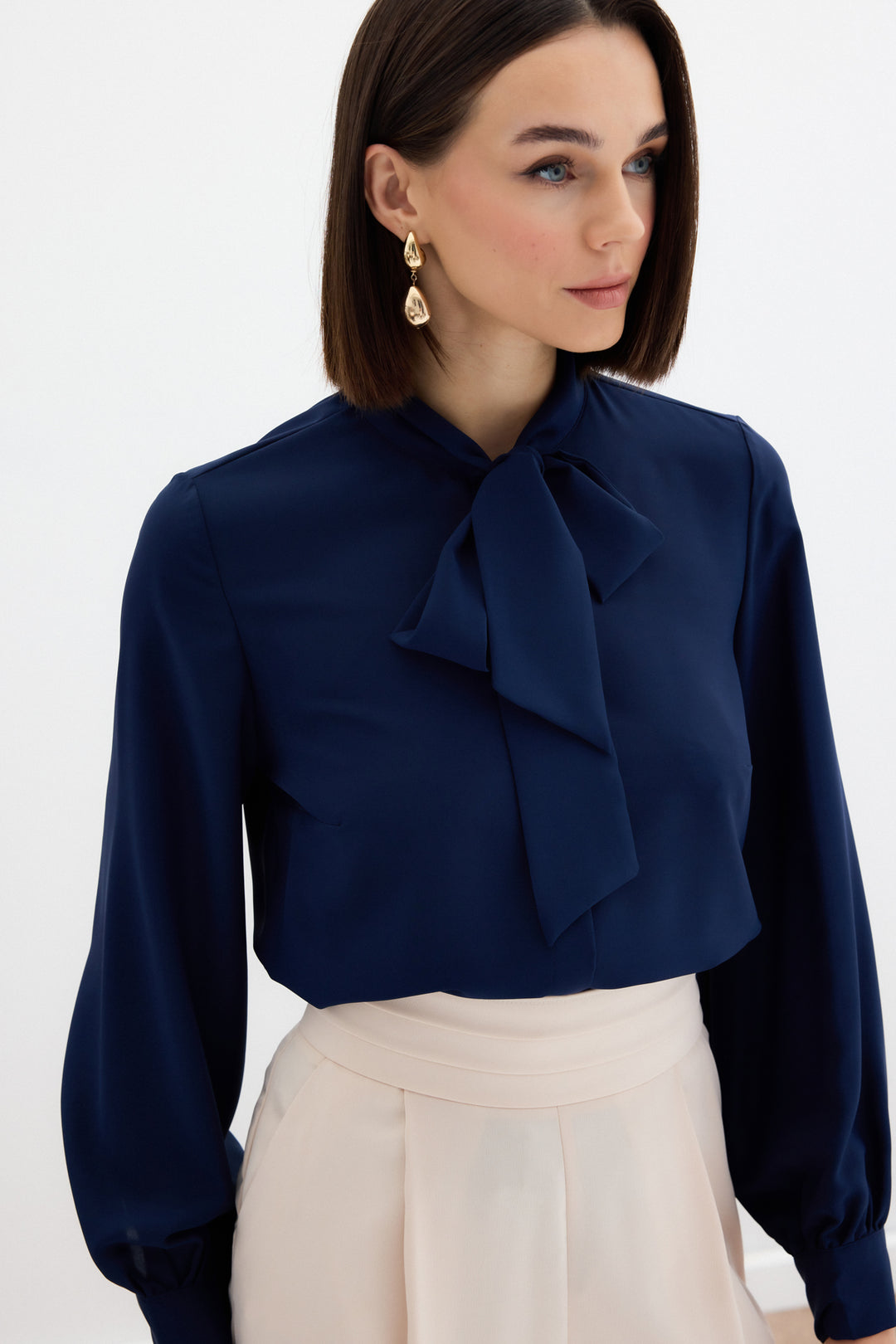 Sateen Chemise unie à col noué - Bleu marine