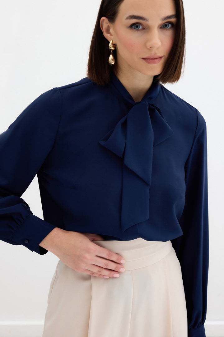Sateen Chemise unie à col noué - Bleu marine