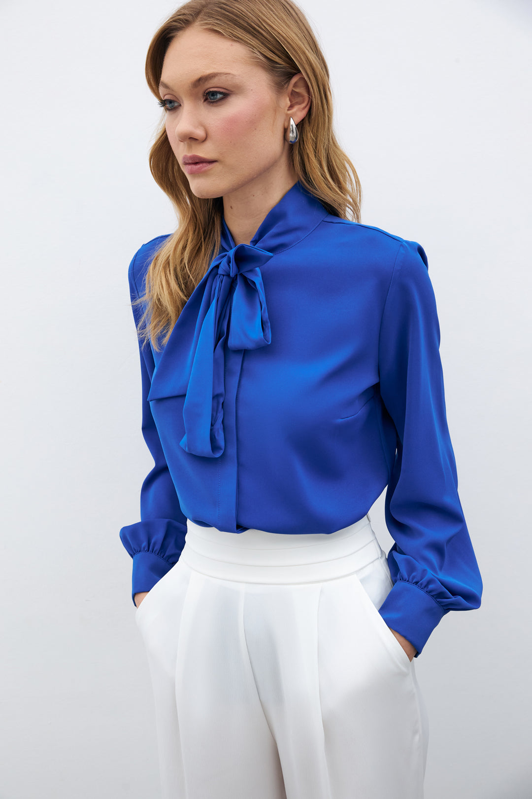 Sateen Chemise unie à col noué - sax Bleu