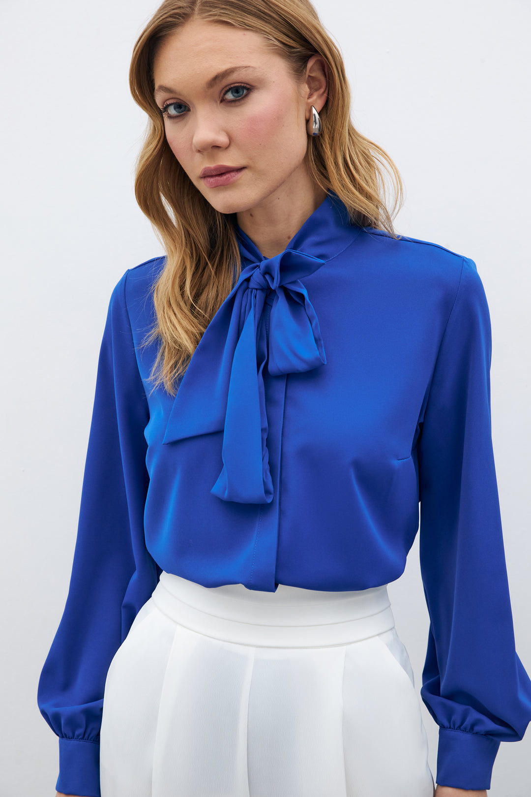 Sateen Chemise unie à col noué - sax Bleu