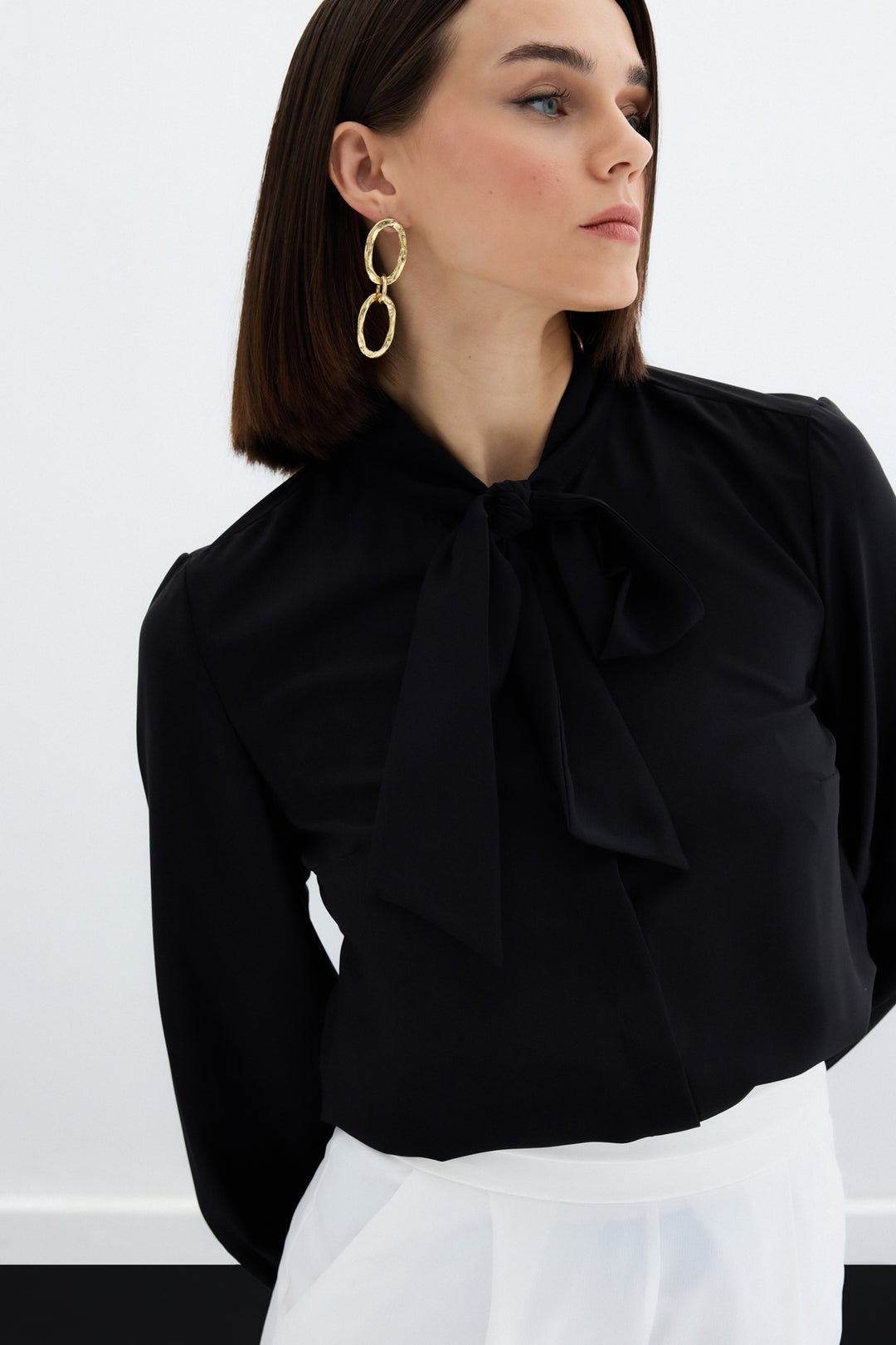 Sateen Chemise unie à col noué - Noir