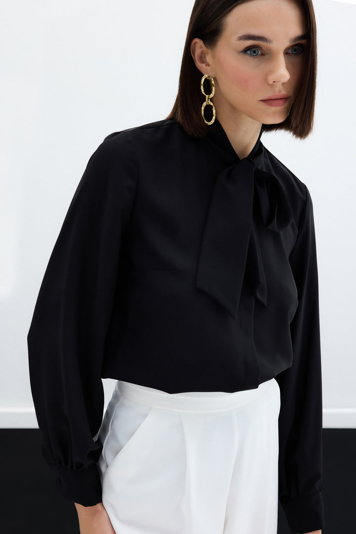 Sateen Chemise unie à col noué - Noir
