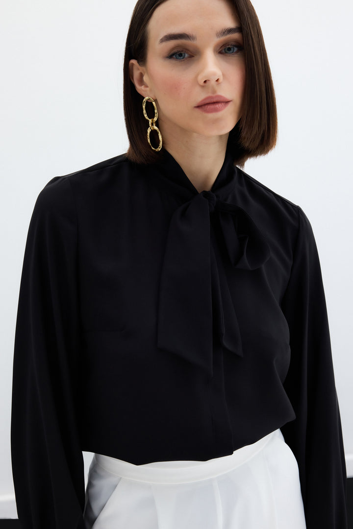 Sateen Chemise unie à col noué - Noir