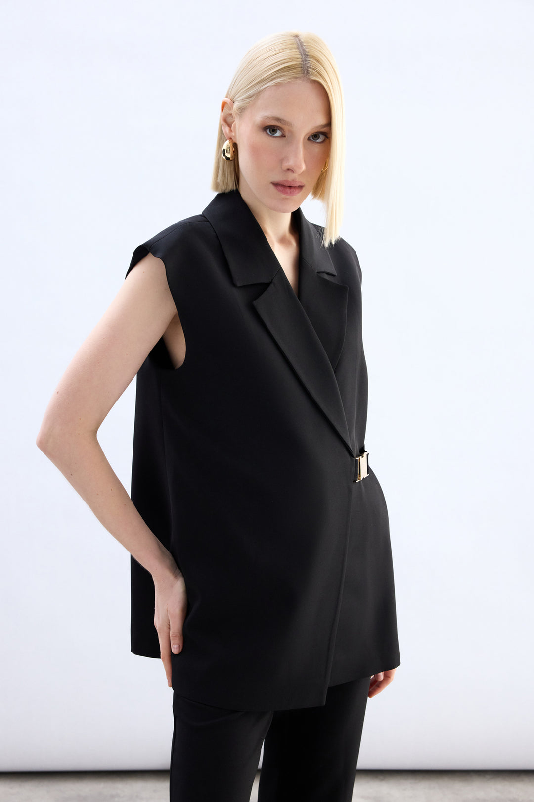 Sateen Gilet long avec ceinture latérale - Noir