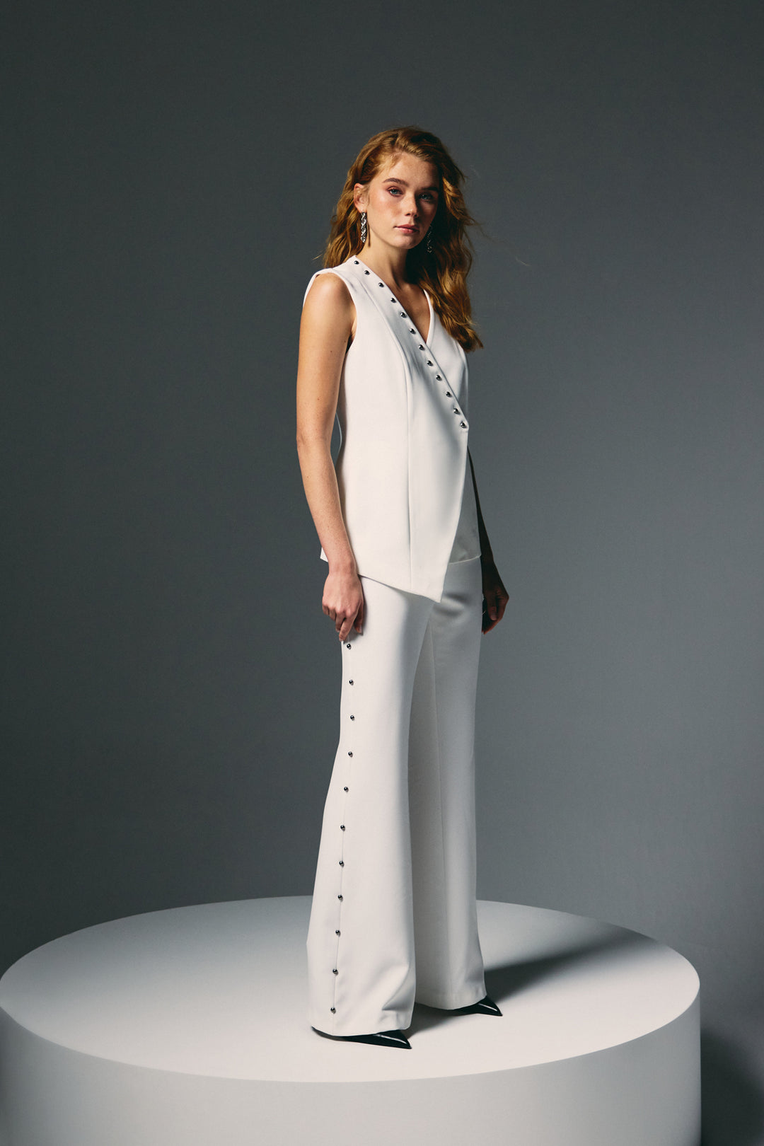Sateen Pantalon avec accessoires en perles sur les côtés - Écru