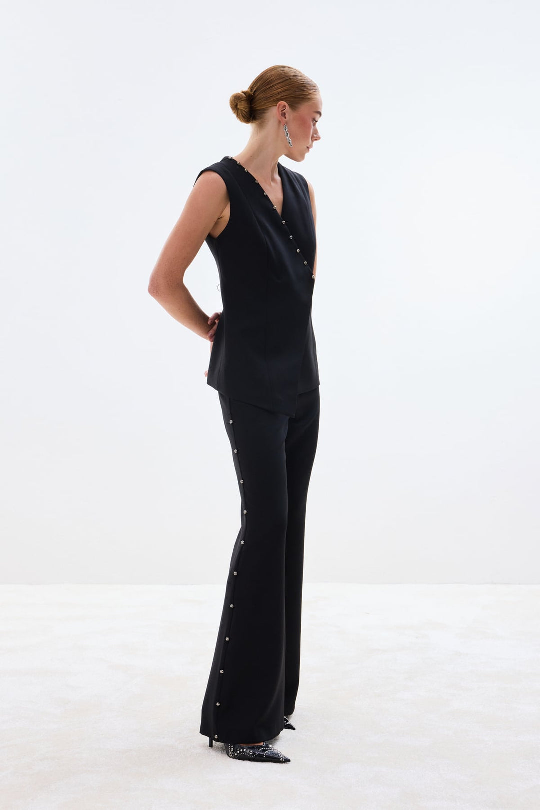 Sateen Pantalon avec accessoires en perles sur les côtés - Noir