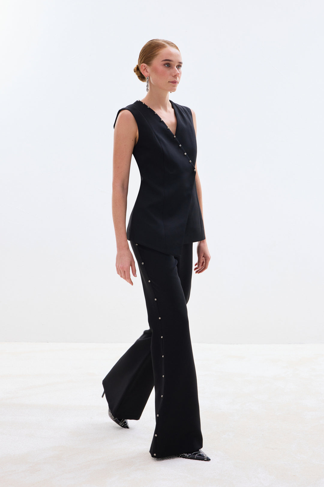 Sateen Pantalon avec accessoires en perles sur les côtés - Noir