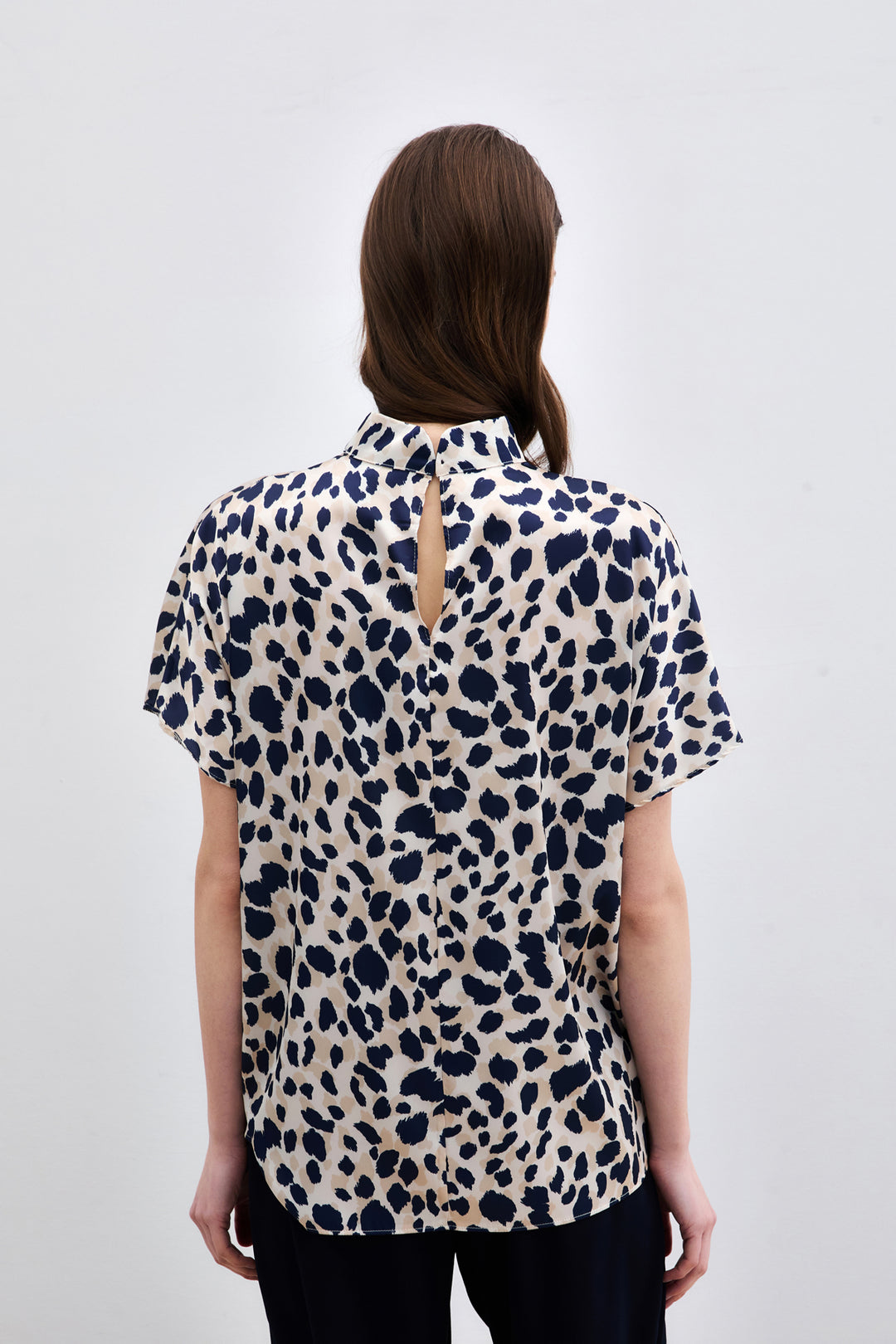 Sateen Blouse ample à manches chauve-souris - Beige-Bleu marine