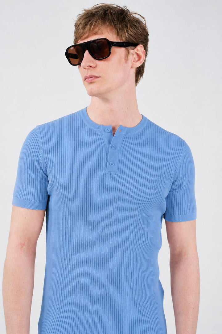 Giesto T-shirt en tricot bleu fin à boutons coupe ajustée - Bleu