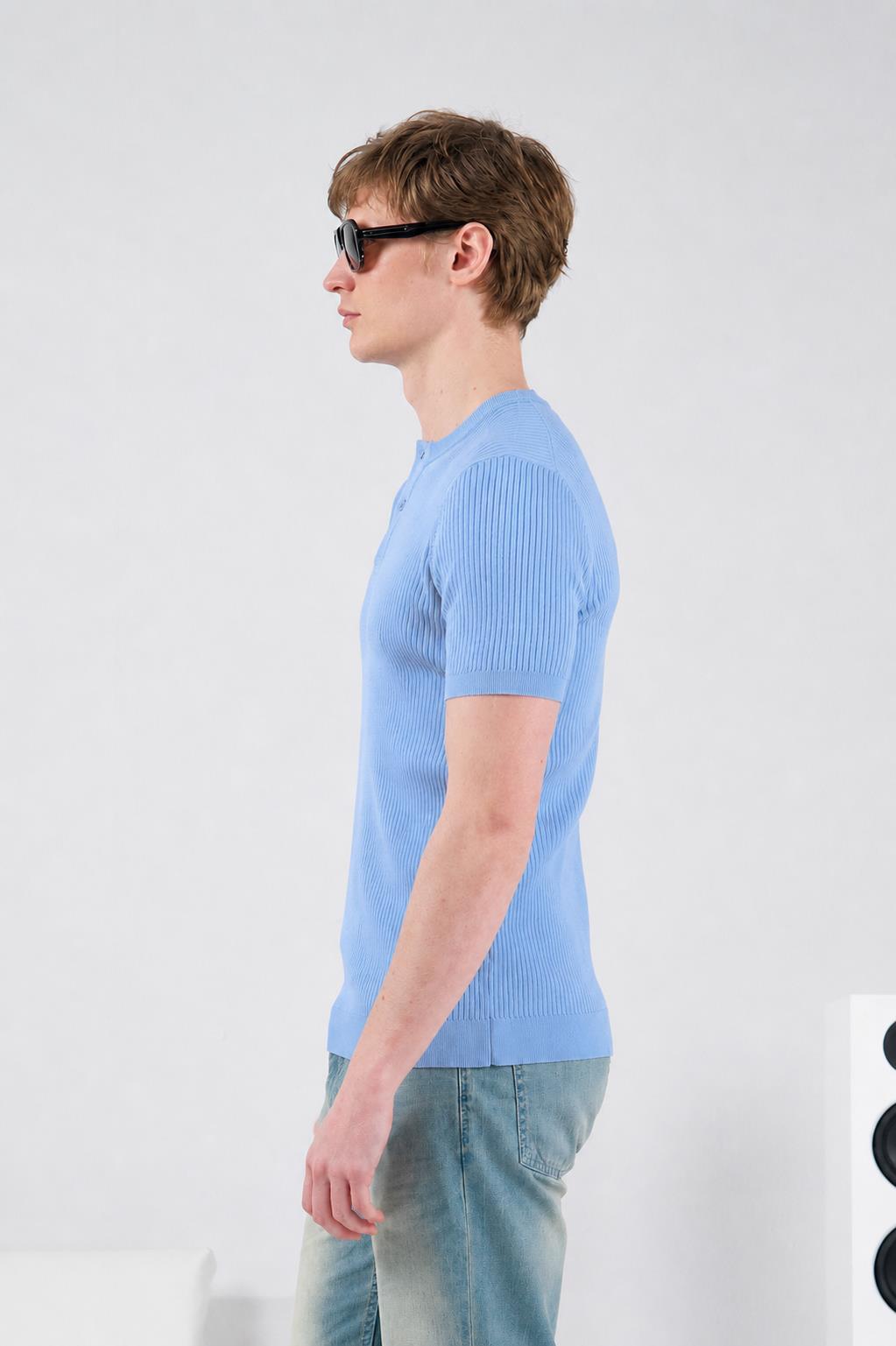 Giesto T-shirt en tricot bleu fin à boutons coupe ajustée - Bleu