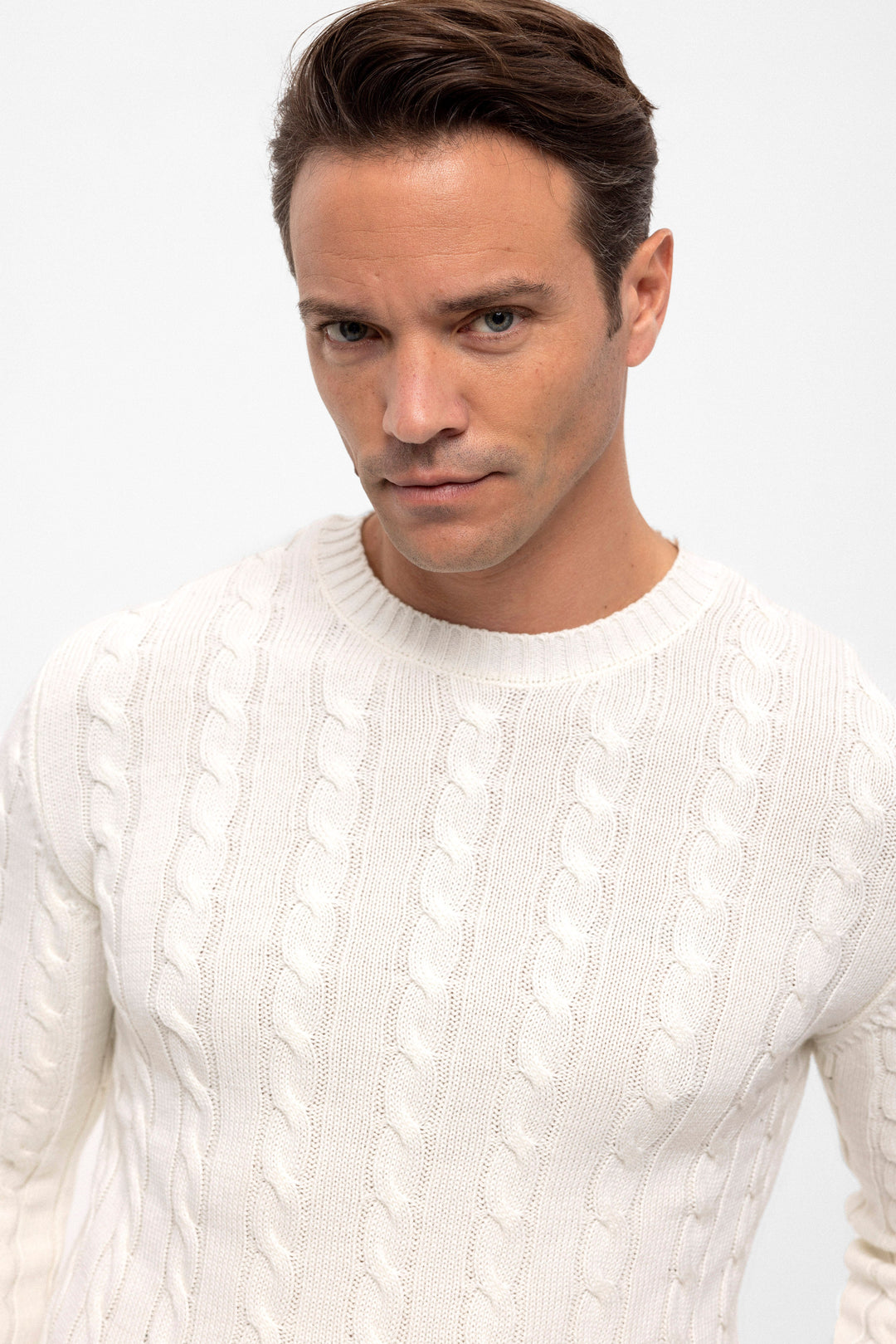 Felix Hardy Pull en tricot à col rond avec motifs tressés pour homme - Écru