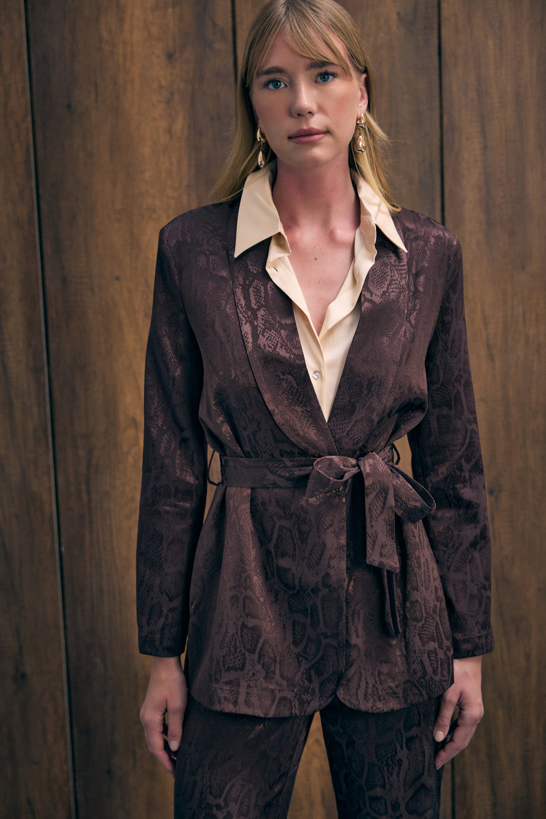 Sateen Veste longue à motif serpent - Marron