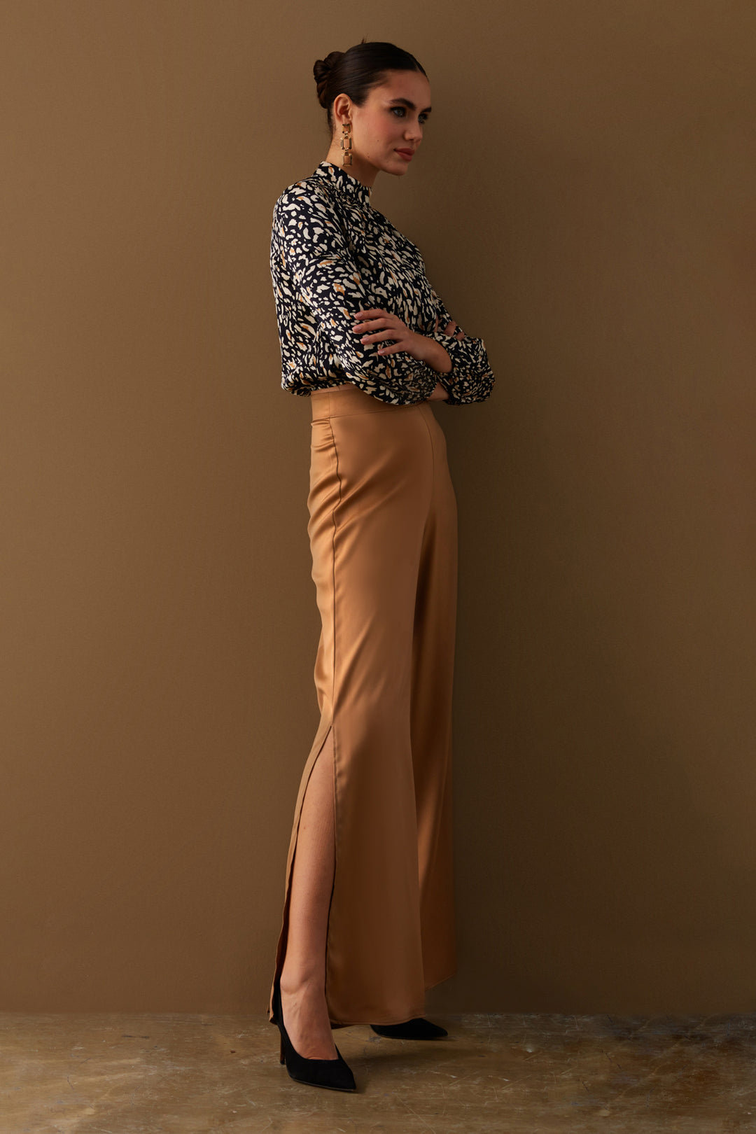 Sateen Pantalon en satin avec fente - camel