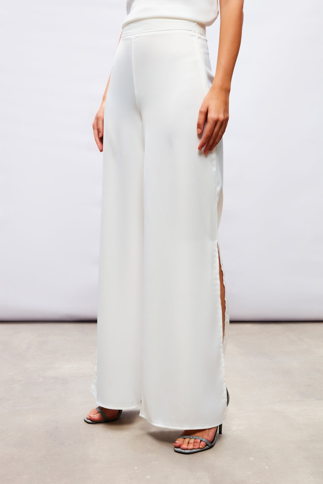 Sateen Pantalon en Satin avec Détail d'Ouverture - Écru