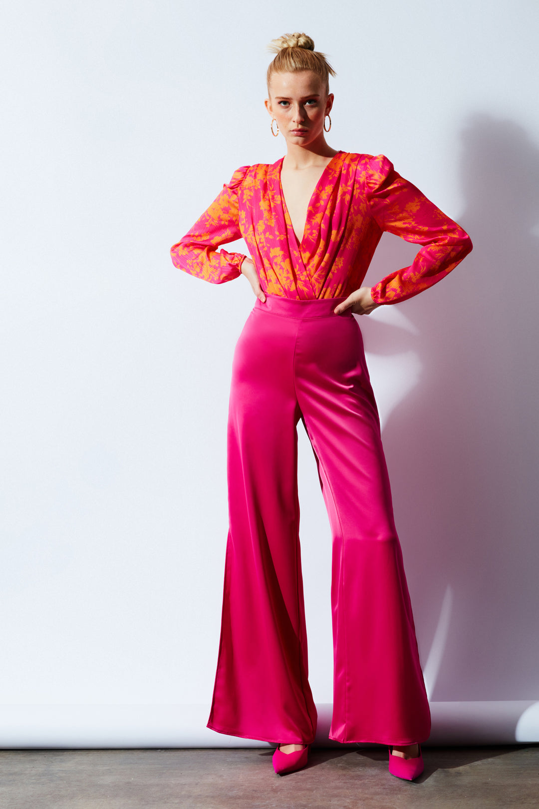 Sateen Pantalon en satin avec fente - Fuchsia
