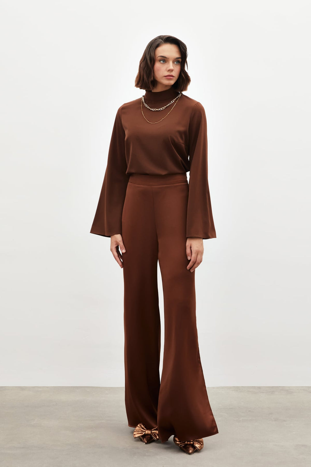 Sateen Pantalon satiné avec fente - Marron