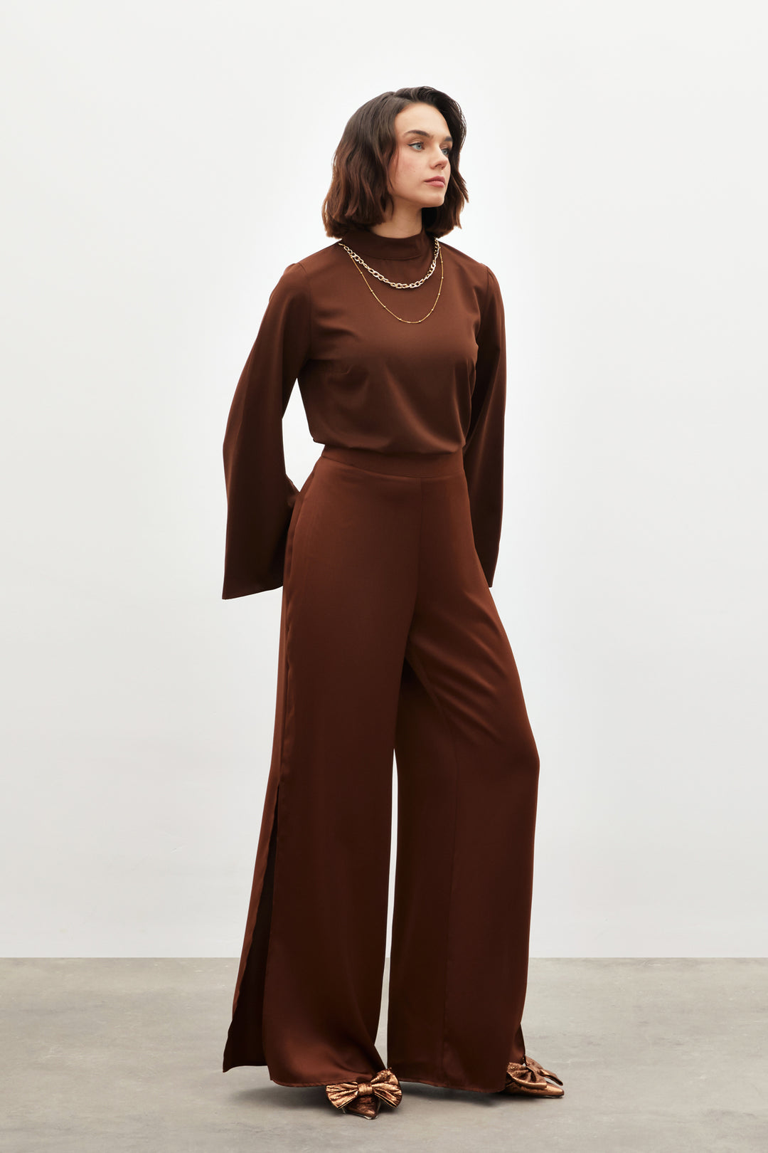 Sateen Pantalon satiné avec fente - Marron