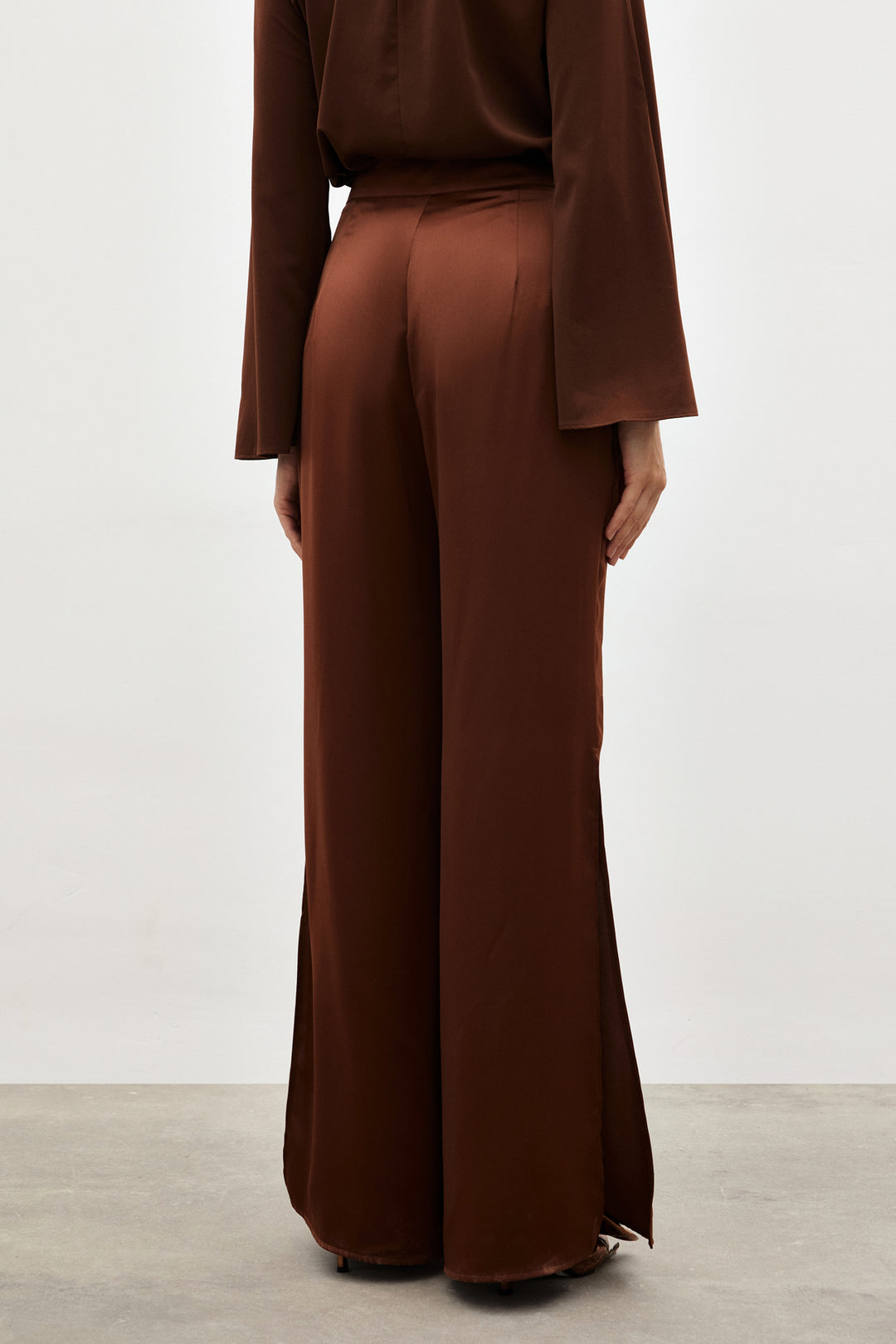 Sateen Pantalon satiné avec fente - Marron