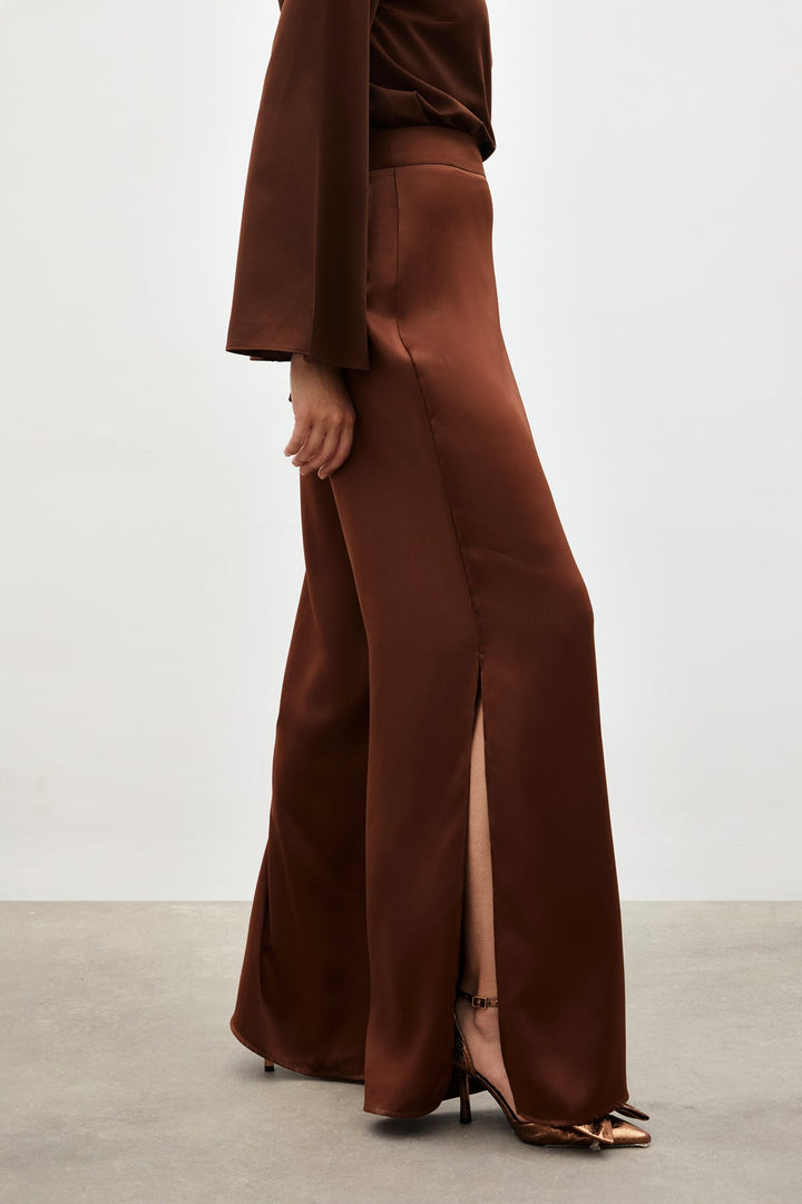 Sateen Pantalon satiné avec fente - Marron