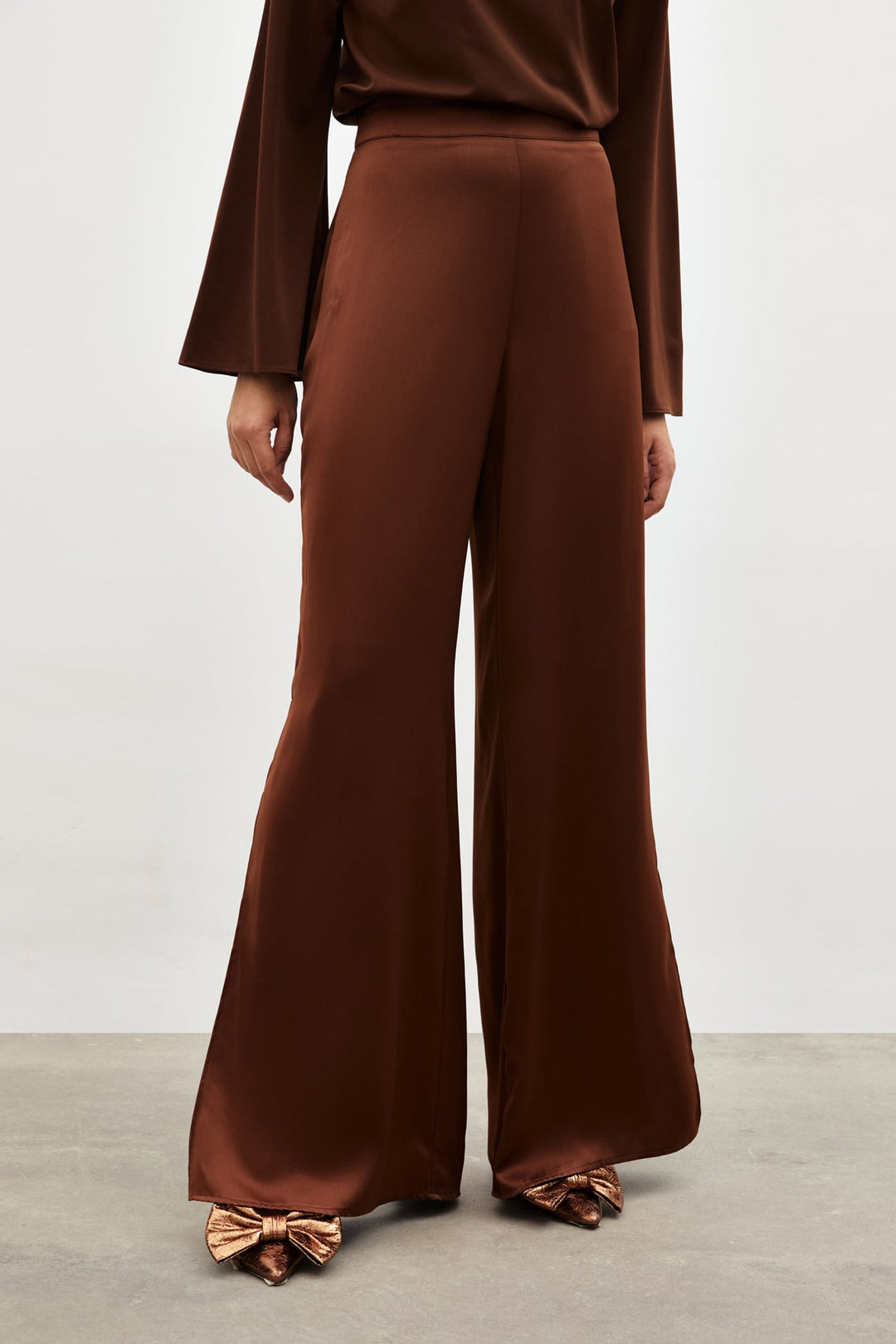 Sateen Pantalon satiné avec fente - Marron