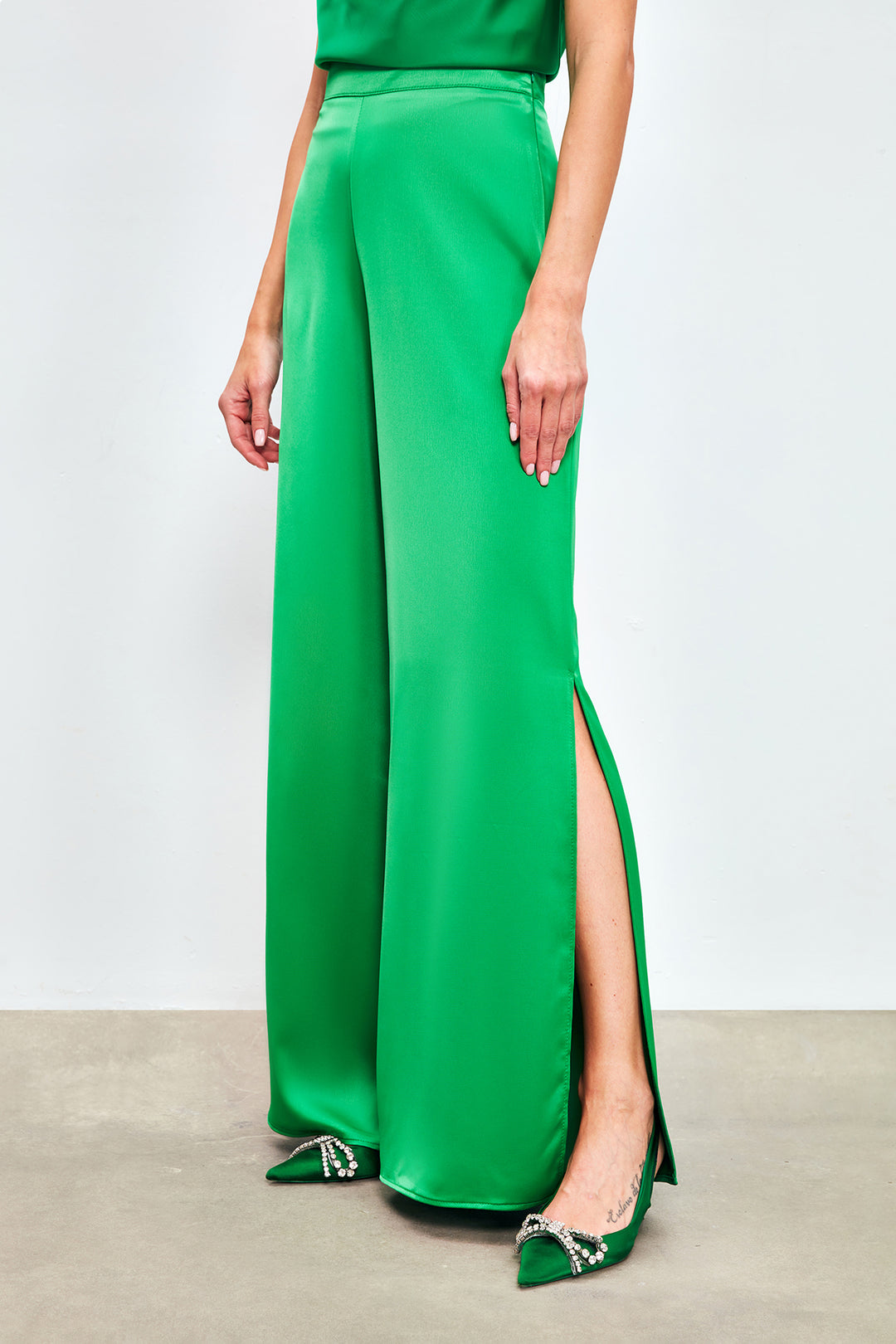 Sateen Pantalon en Satin avec Détail d'Ouverture - Vert