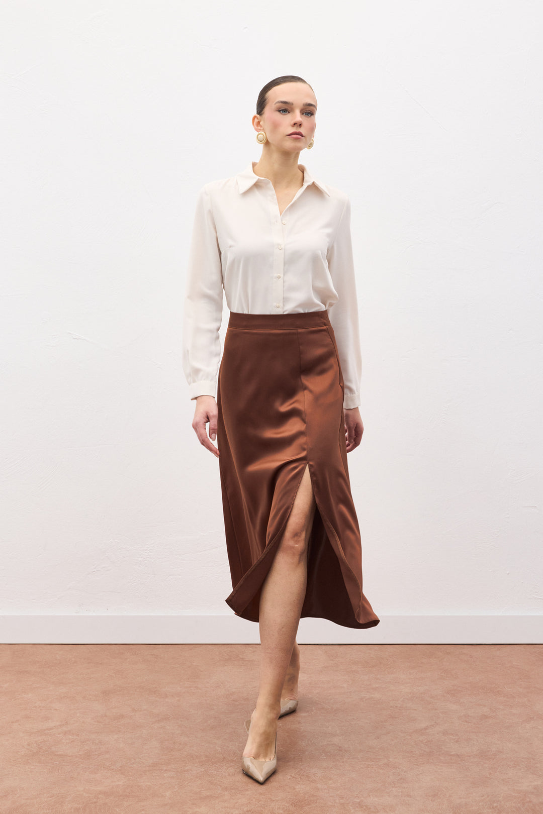 Sateen Jupe en satin fendue - Marron