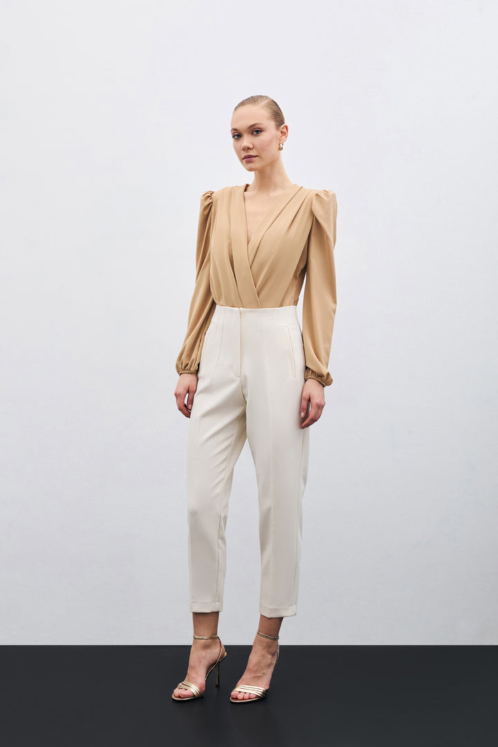 Sateen Pantalon à taille haute avec plis - Beige