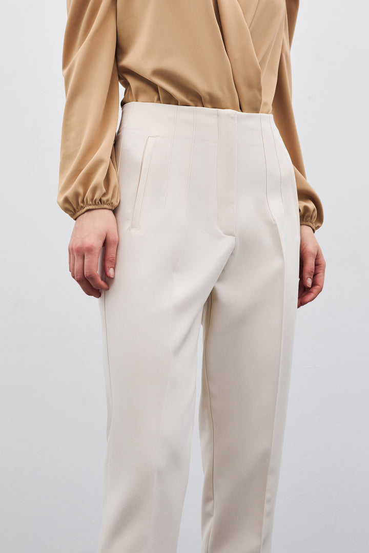 Sateen Pantalon à taille haute avec plis - Beige