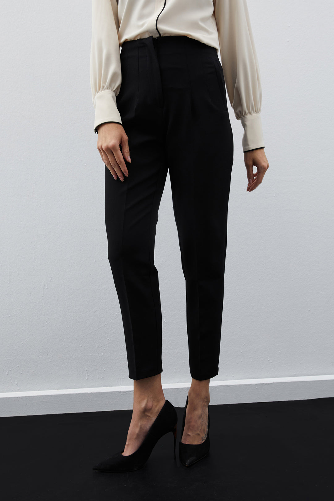 Sateen Pantalon Taille Haute à Pince - Noir