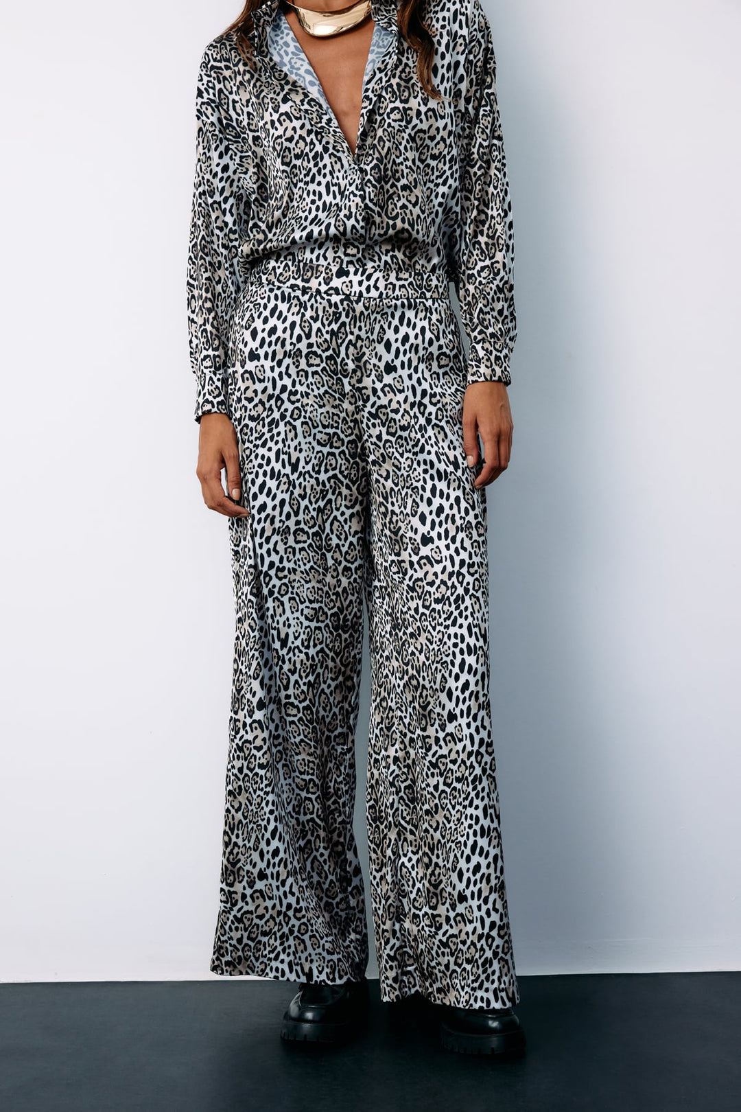 Sateen Pantalon léopard en satin taille haute - Écru