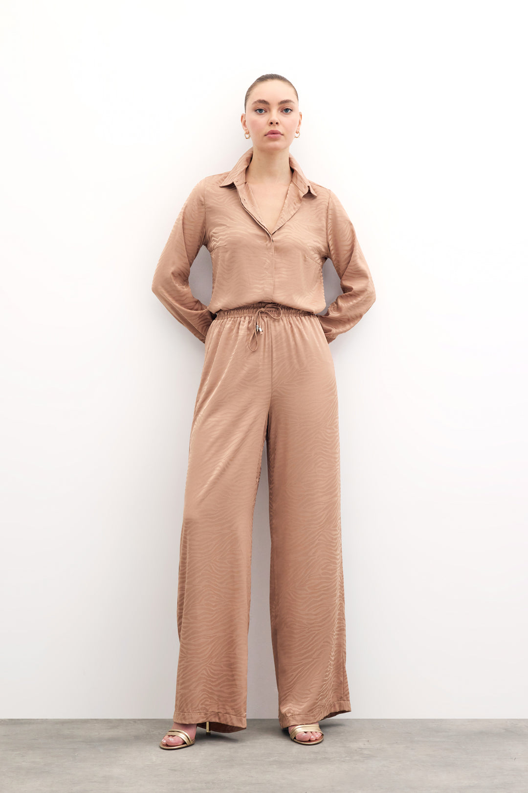 Sateen Pantalon ample à motif zèbre - camel