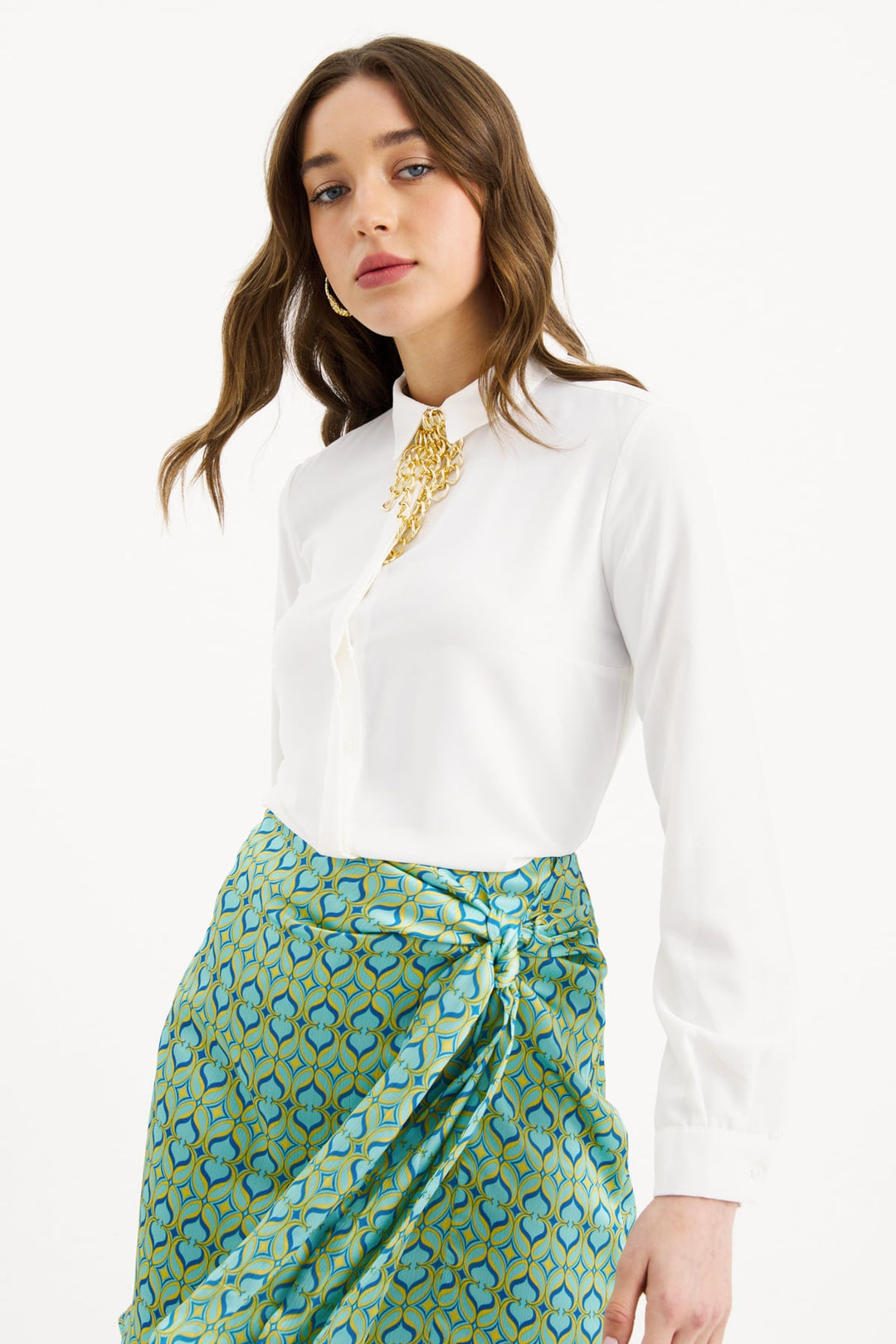 Sateen Chemise droite avec accessoire en chaîne - Écru
