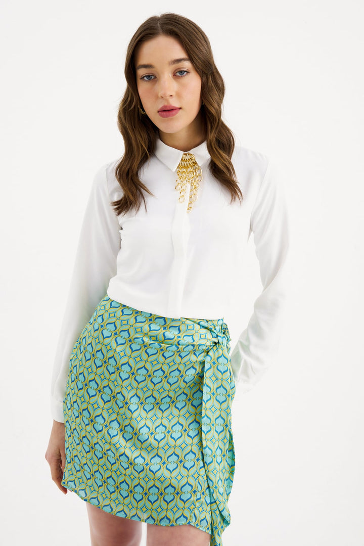 Sateen Chemise droite avec accessoire en chaîne - Écru
