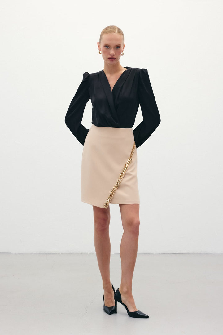 Sateen Jupe Mini avec Accessoire en Chaîne - Beige