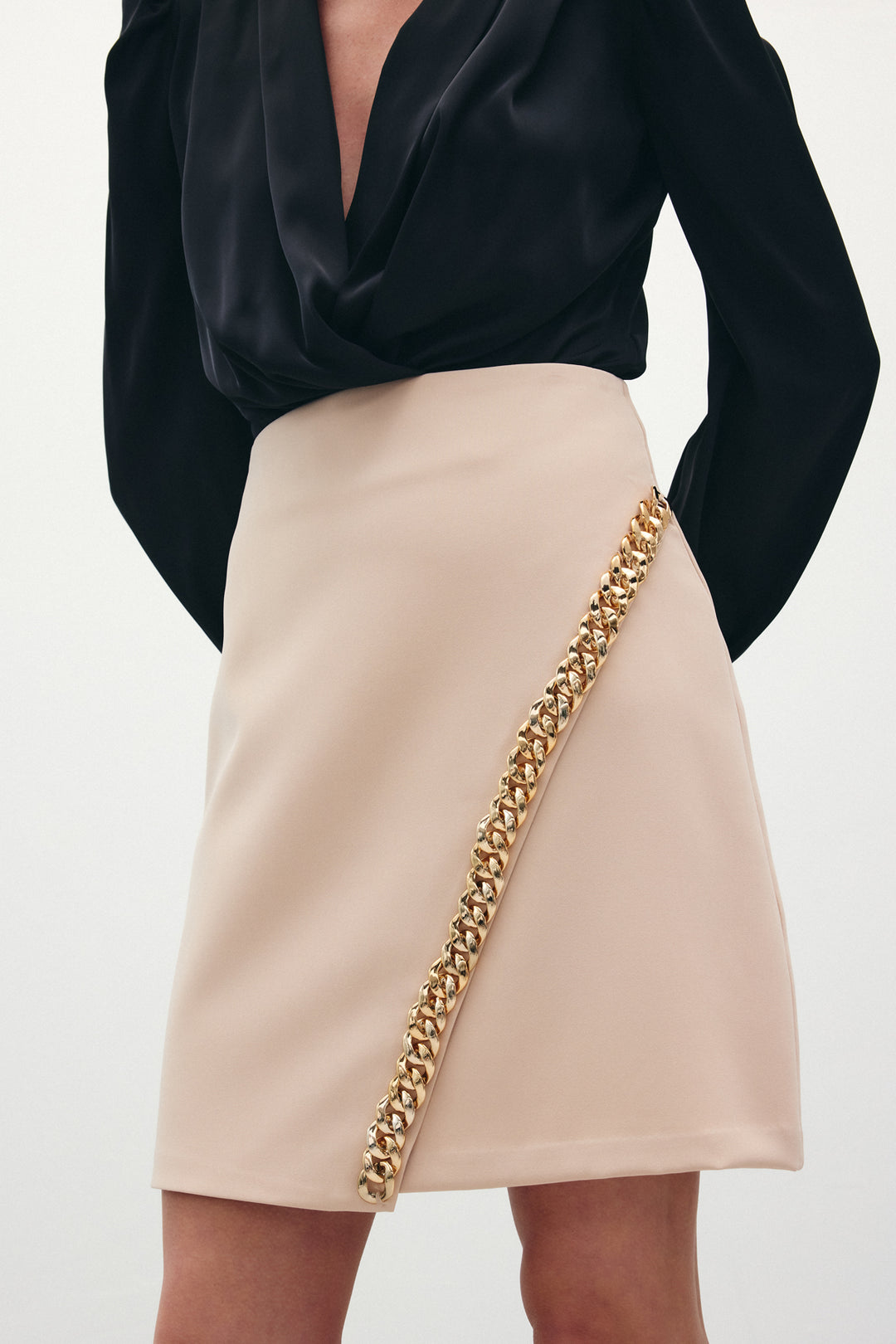 Sateen Jupe Mini avec Accessoire en Chaîne - Beige