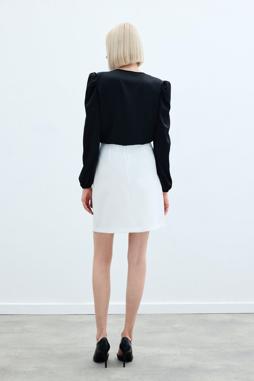 Sateen Jupe Mini avec Accessoire en Chaîne - Écru