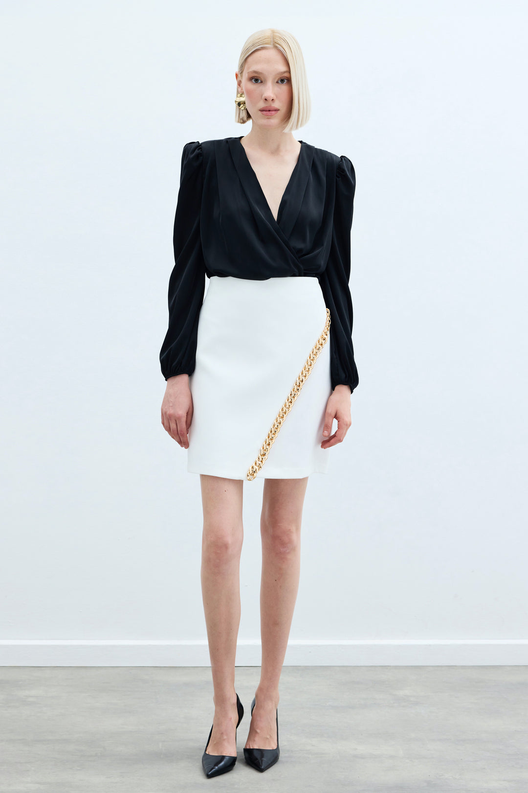 Sateen Jupe Mini avec Accessoire en Chaîne - Écru