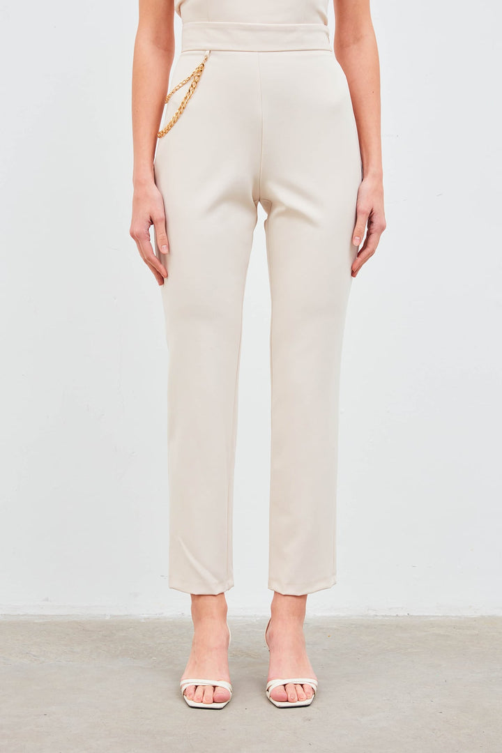 Sateen Pantalon avec accessoire en chaîne - Beige
