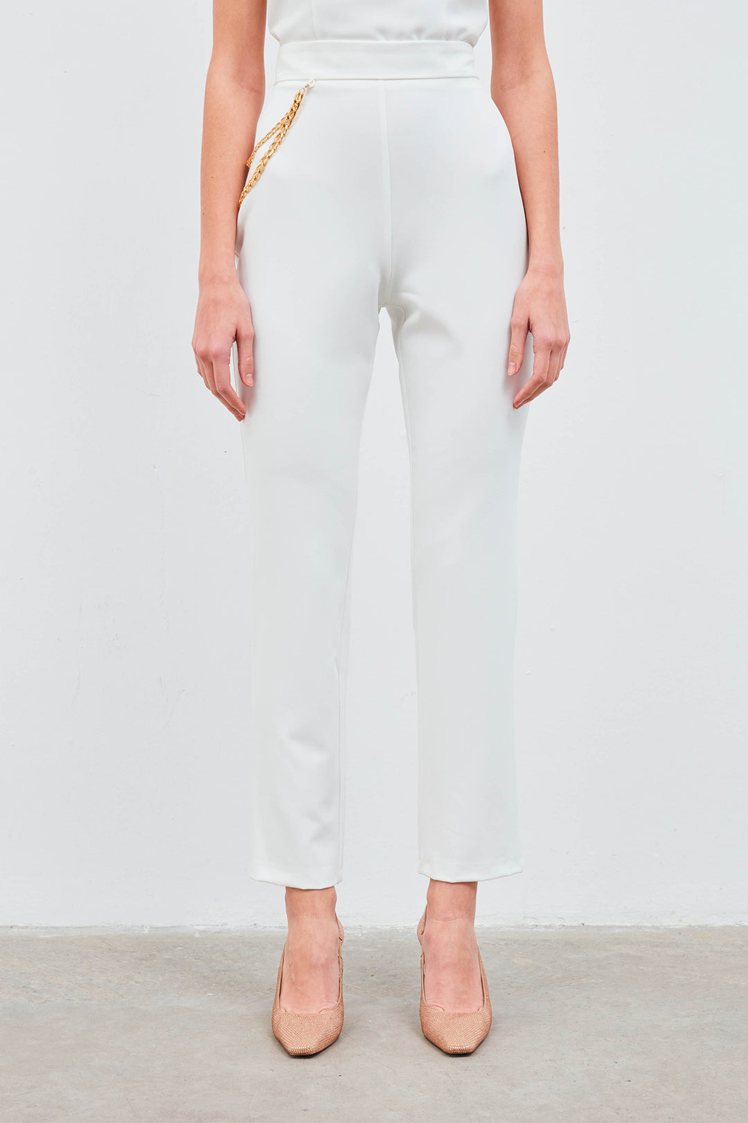 Sateen Pantalon avec accessoire en chaîne - Écru