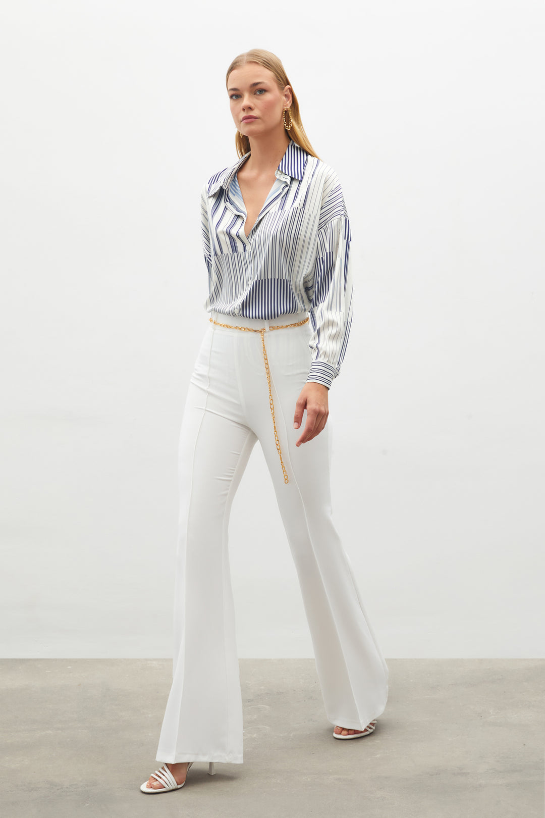 Sateen Pantalon avec ceinture en chaîne - Écru